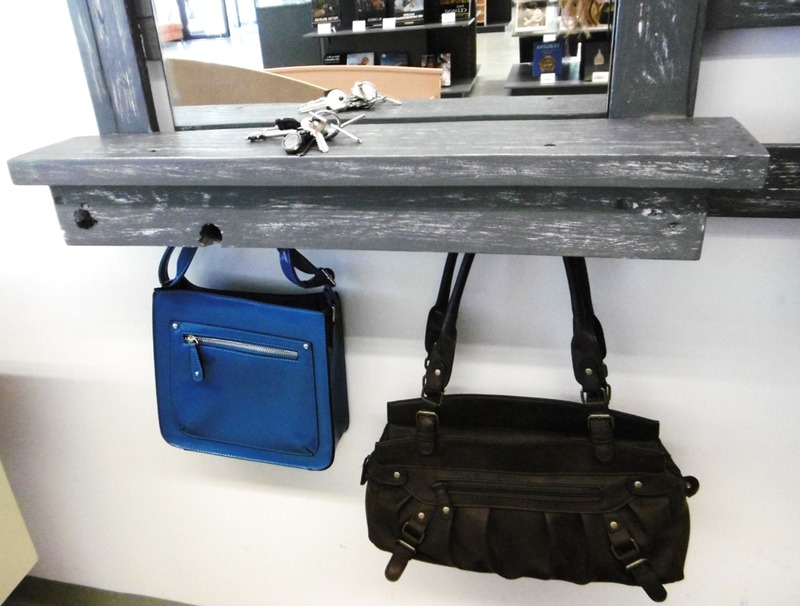 Paletten Garderobe mit Spiegel